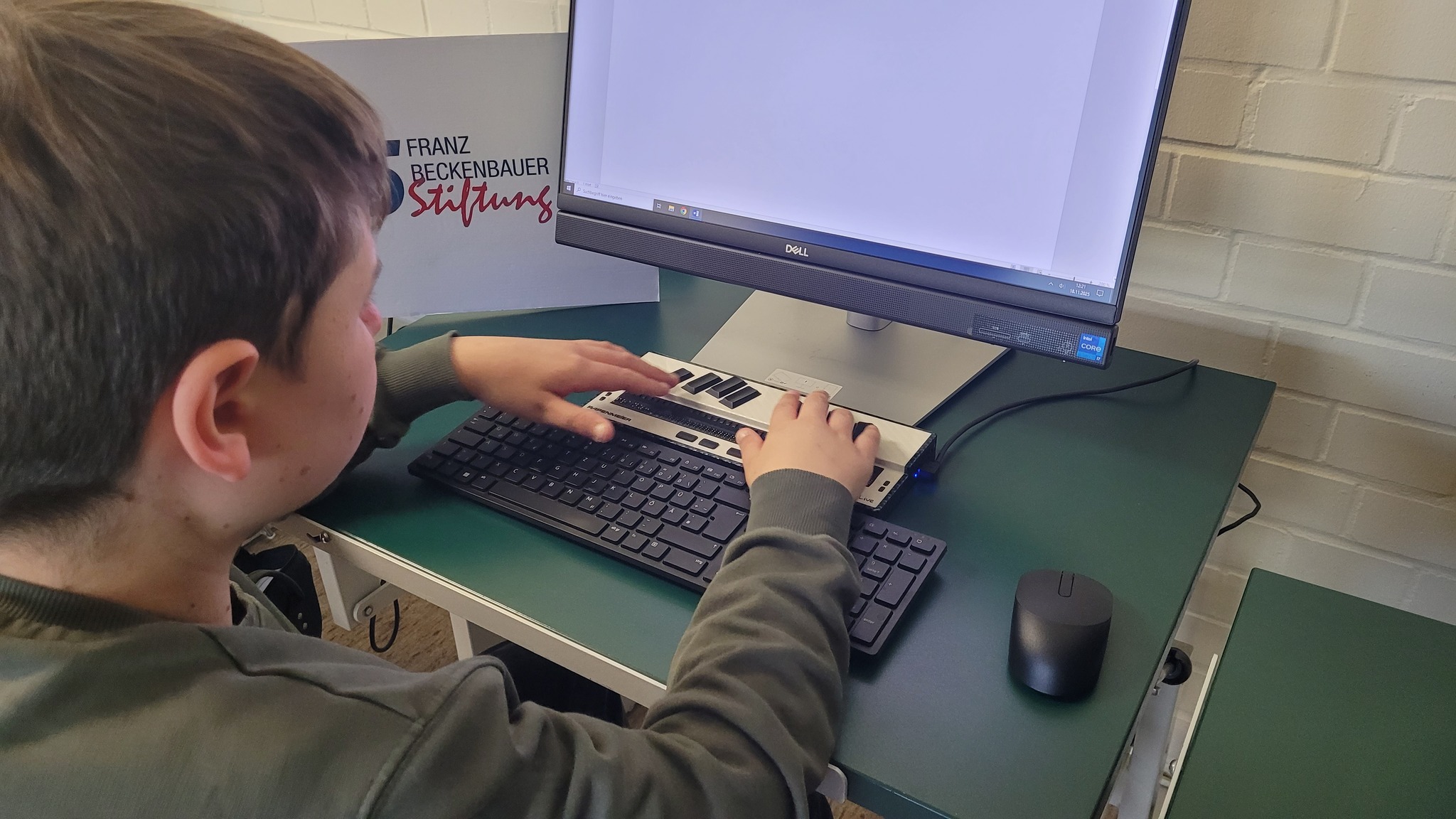 Sch%C3%BCler%20mit%20der%20neuen%20Braillezeile